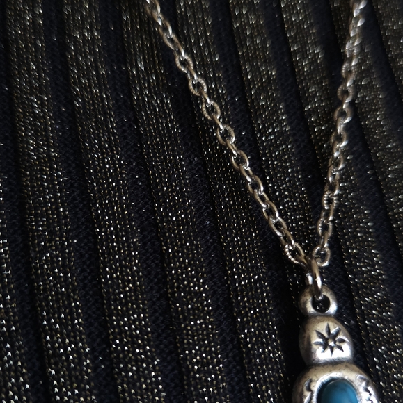 1970s Silvertone and Faux Turquoise Pendant Necklace. - Picture 5 of 7